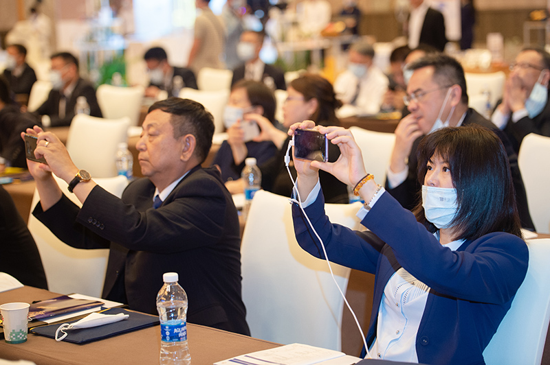 参会者拍下詹教授的PPT。